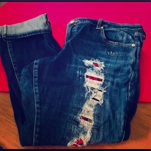 Cropped jeans with flannel